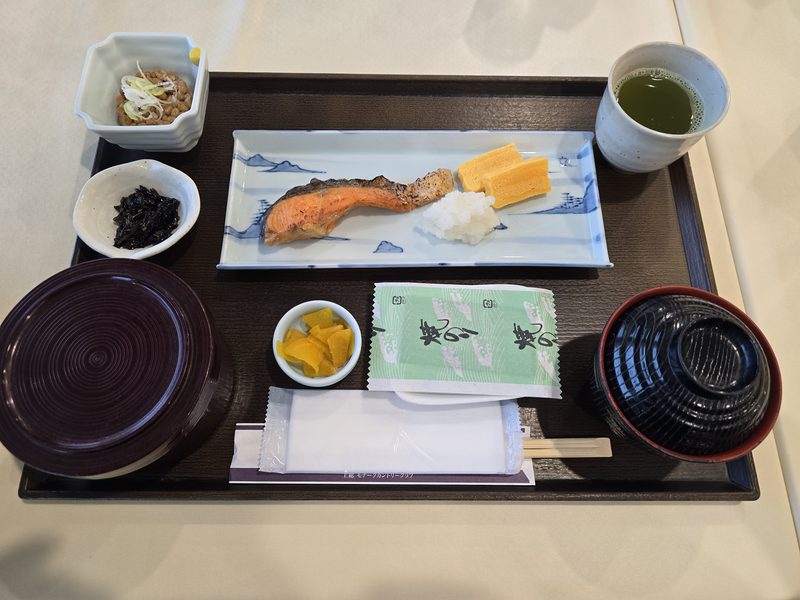 上総モナークカントリークラブでいただいた鮭の朝食